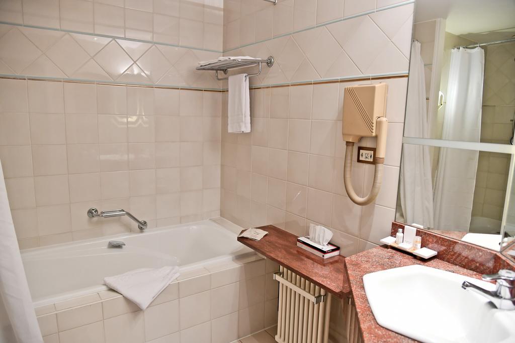 Le Grand Hotel Saint-Quentin  Exterior foto
