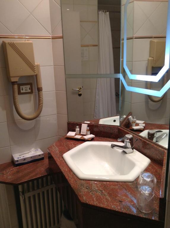 Le Grand Hotel Saint-Quentin  Quarto foto