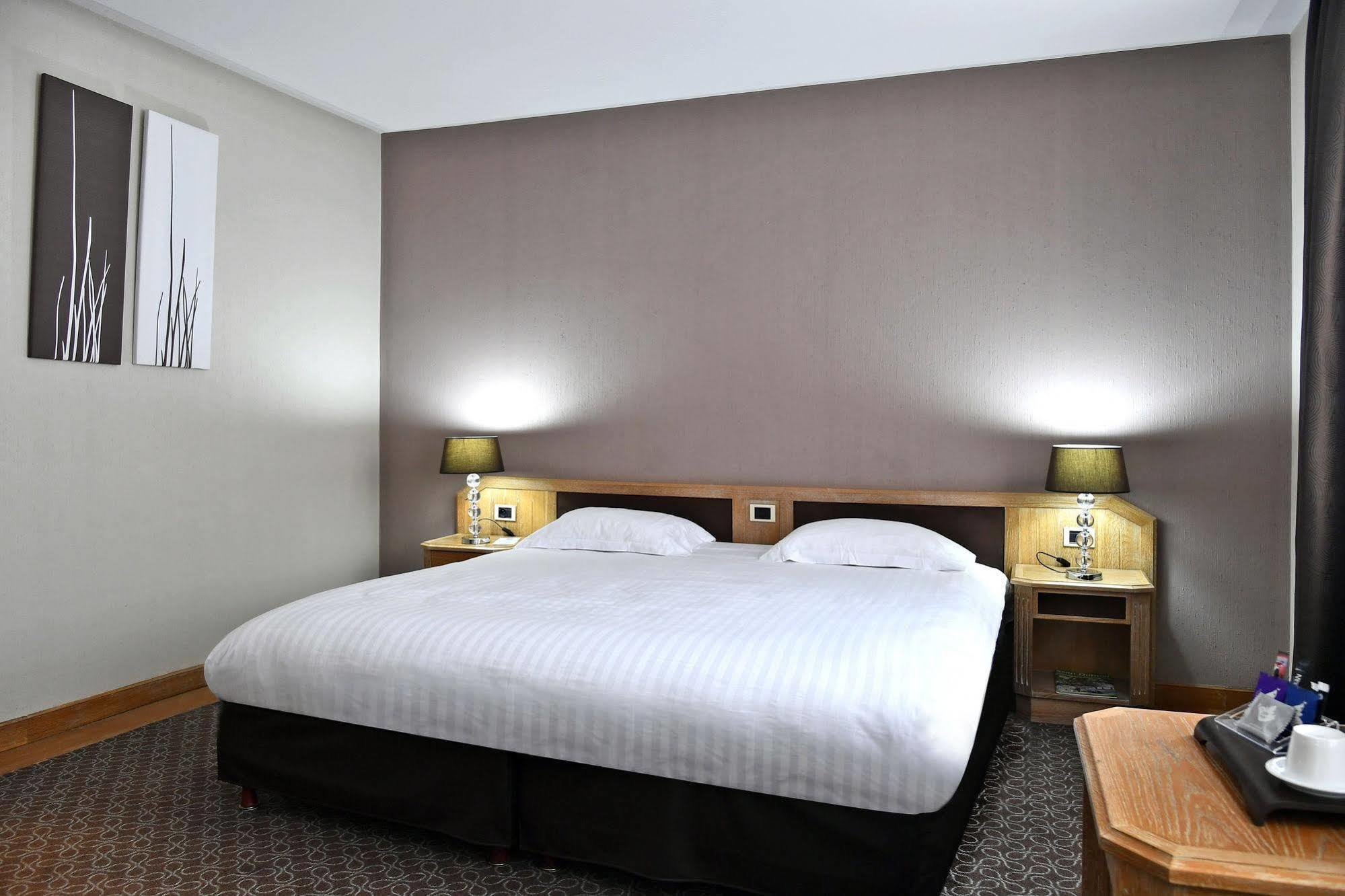 Le Grand Hotel Saint-Quentin  Exterior foto