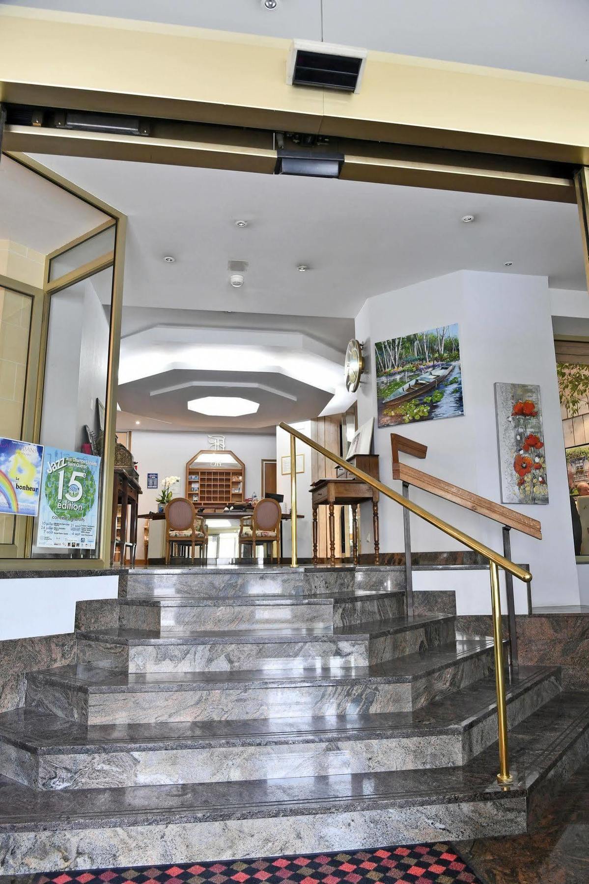 Le Grand Hotel Saint-Quentin  Exterior foto