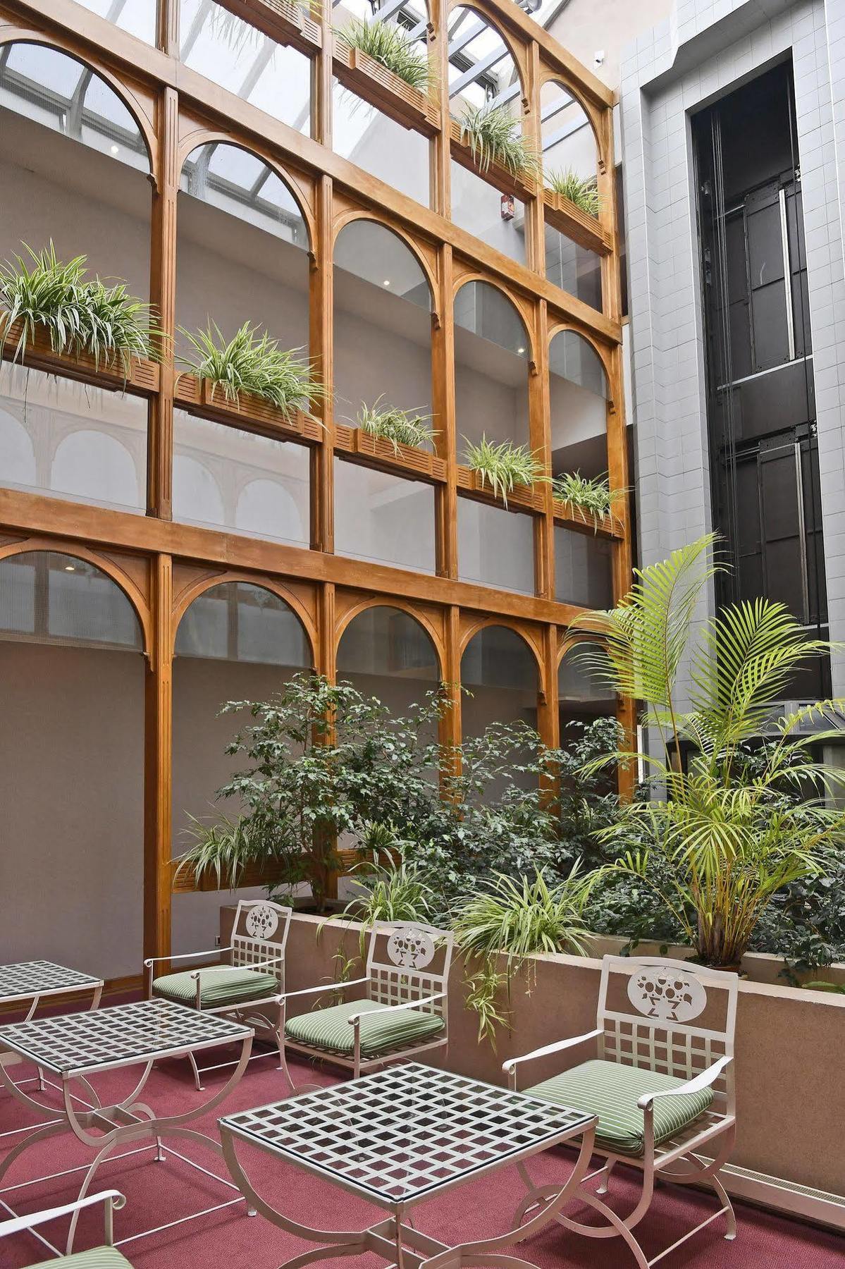 Le Grand Hotel Saint-Quentin  Exterior foto